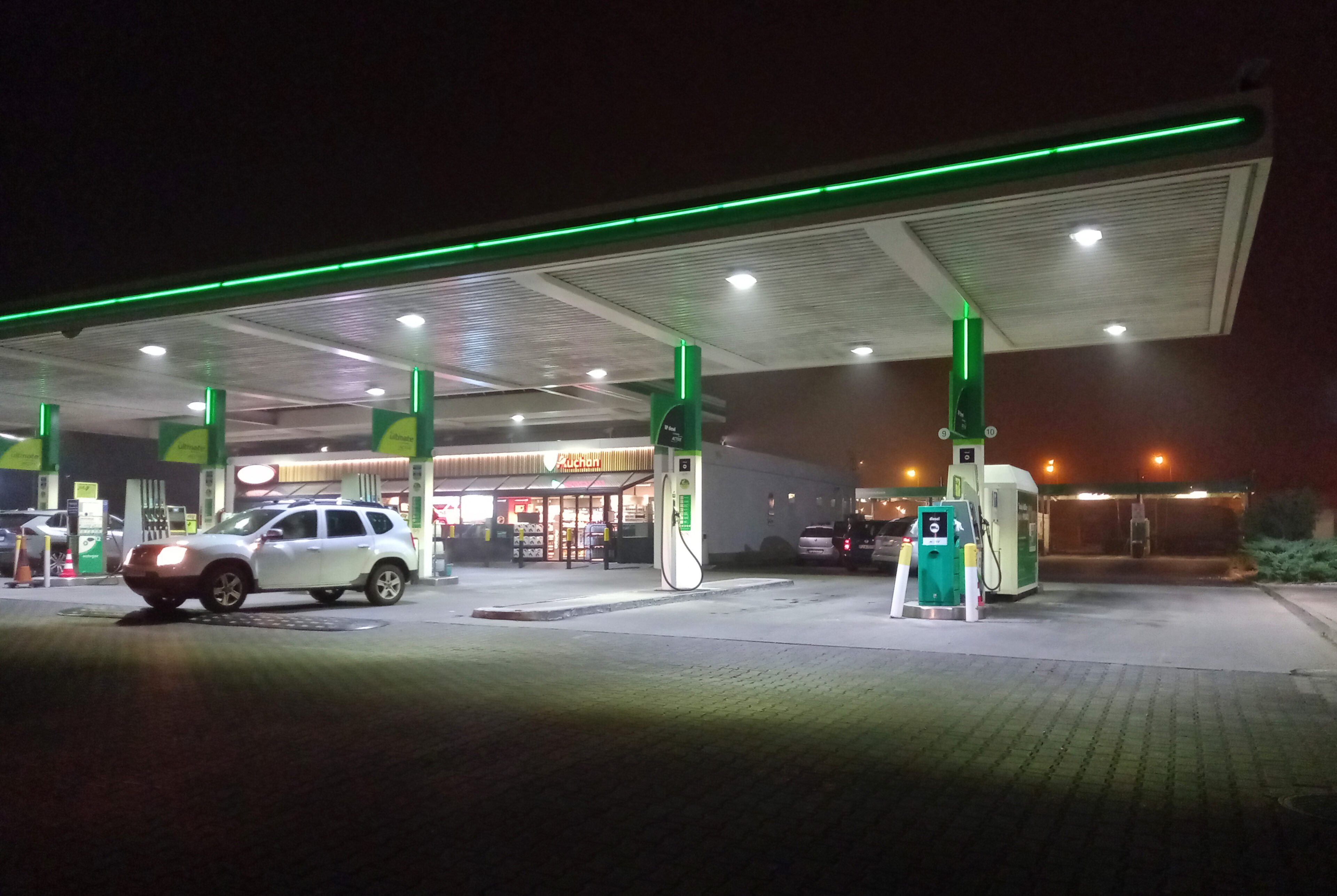 The Benefits of LED Canopy Lights Over Traditional Options